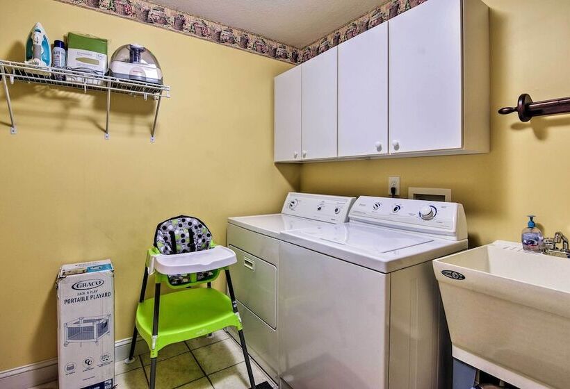 Secluded Retreat W/ Hot Tub & Game Room!