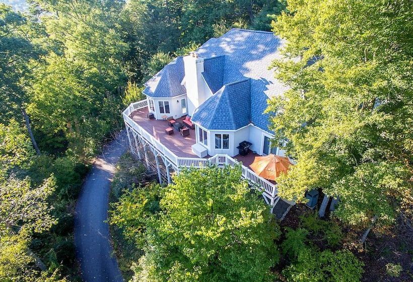 Secluded Retreat W/ Hot Tub & Game Room!