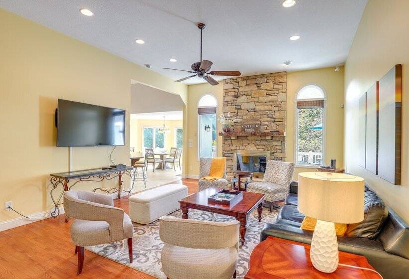 Secluded Retreat W/ Hot Tub & Game Room!