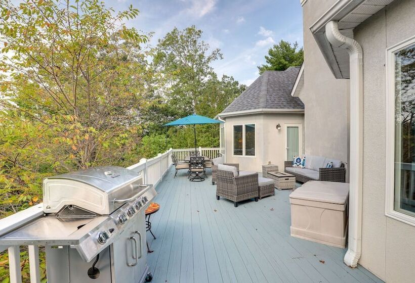 Secluded Retreat W/ Hot Tub & Game Room!