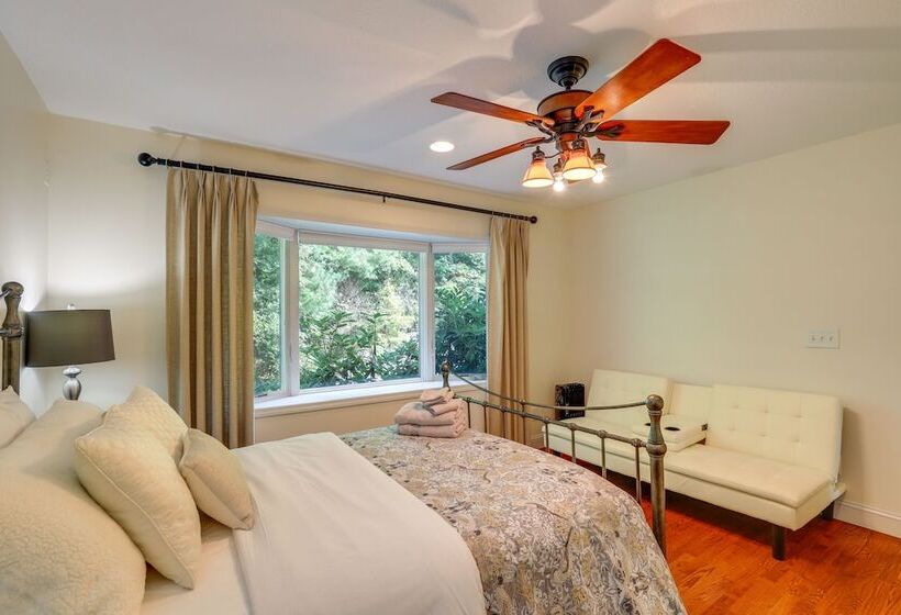 Secluded Retreat W/ Hot Tub & Game Room!