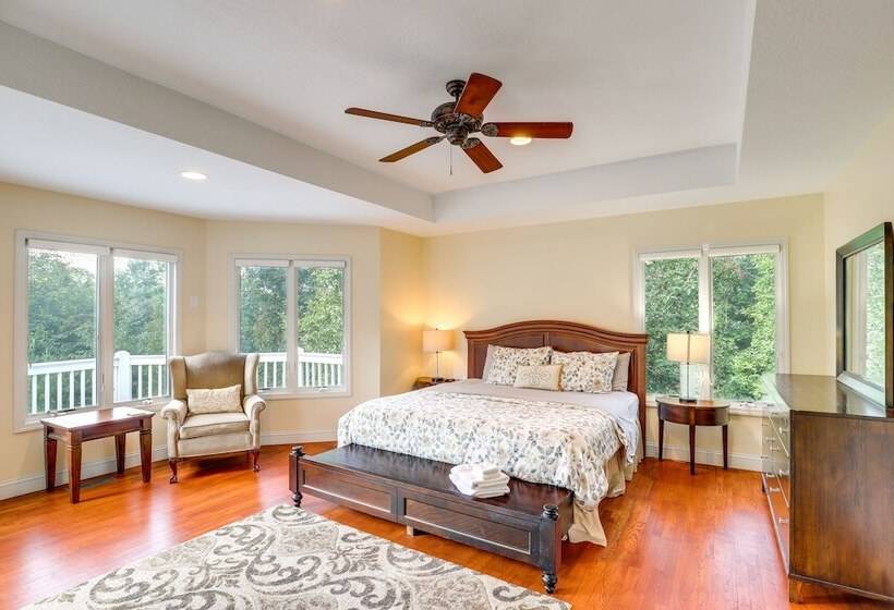 Secluded Retreat W/ Hot Tub & Game Room!