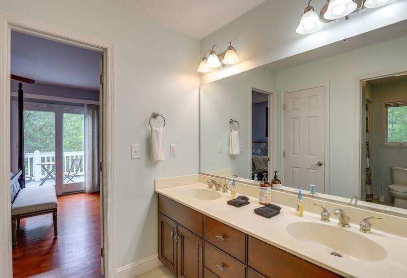 Secluded Retreat W/ Hot Tub & Game Room!