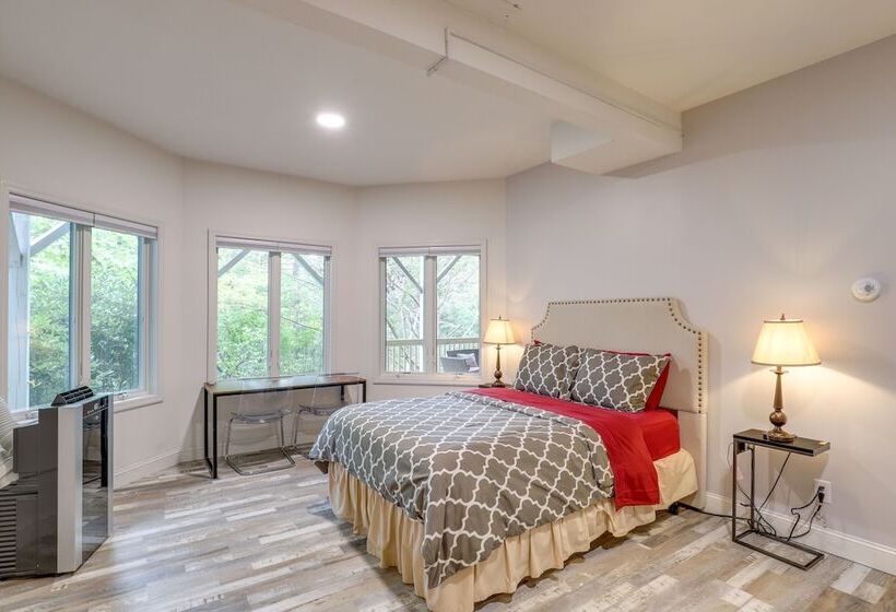 Secluded Retreat W/ Hot Tub & Game Room!