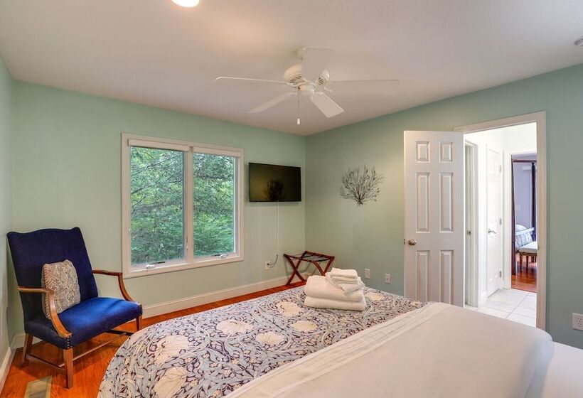 Secluded Retreat W/ Hot Tub & Game Room!