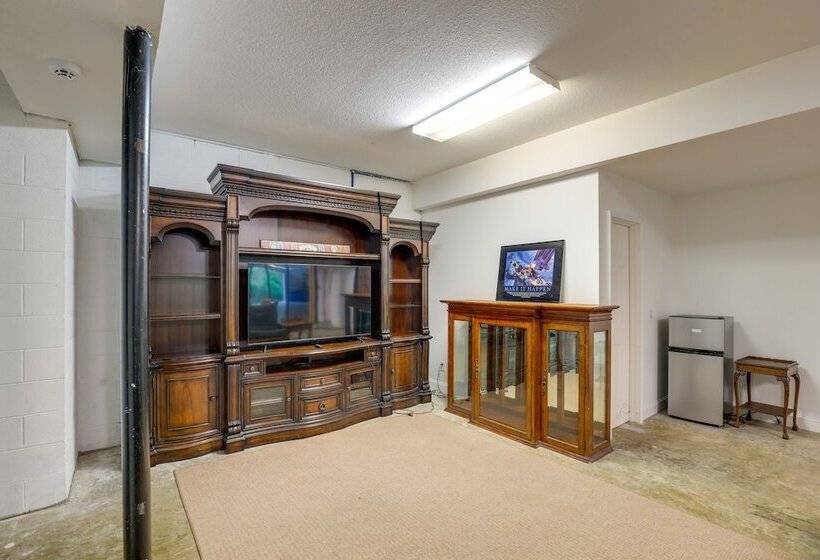 Secluded Retreat W/ Hot Tub & Game Room!