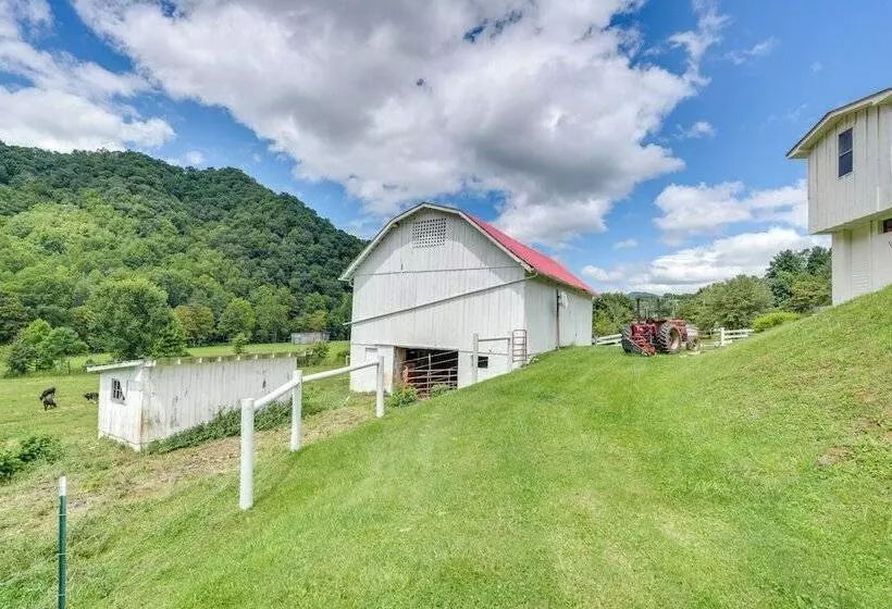 Farmhouse W/ Trout Stream + Views In Bakersville!