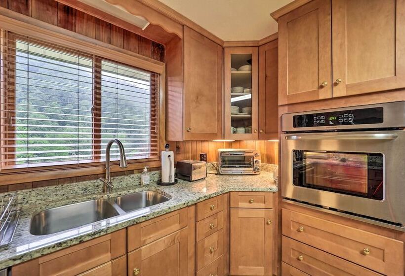 Farmhouse W/ Trout Stream + Views In Bakersville!