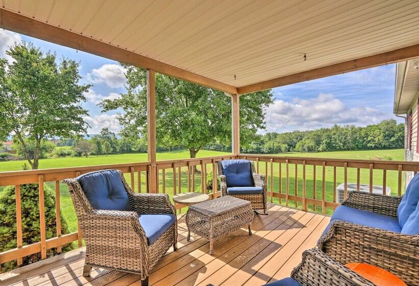 Berryville Home Near Wineries: Mountain Views