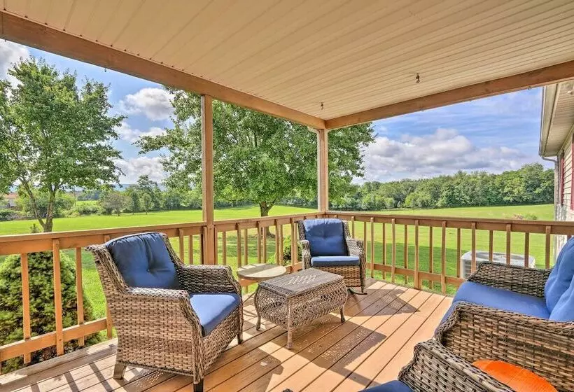 Berryville Home Near Wineries: Mountain Views