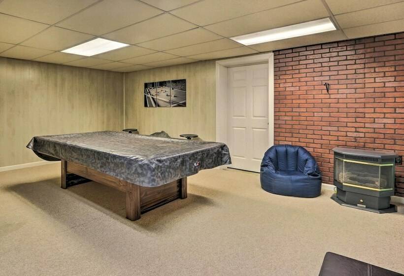 Berryville Home Near Wineries: Mountain Views