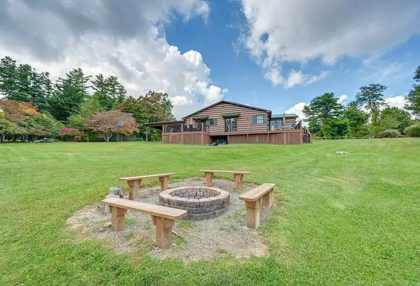 Blue Ridge Parkway House W/ Mountain Scenery!