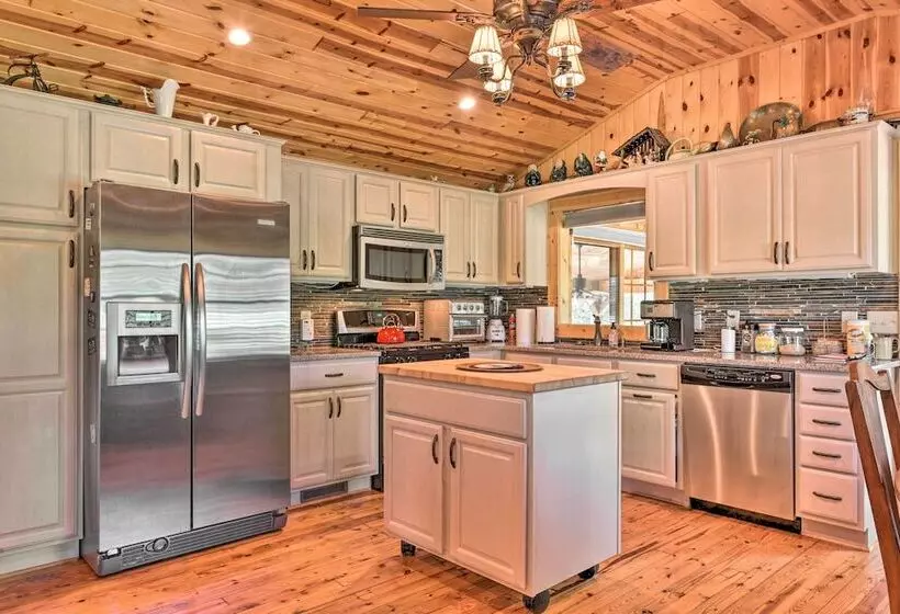 Blue Ridge Parkway House W/ Mountain Scenery!