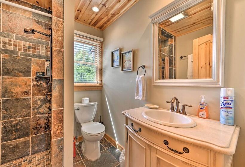 Blue Ridge Parkway House W/ Mountain Scenery!