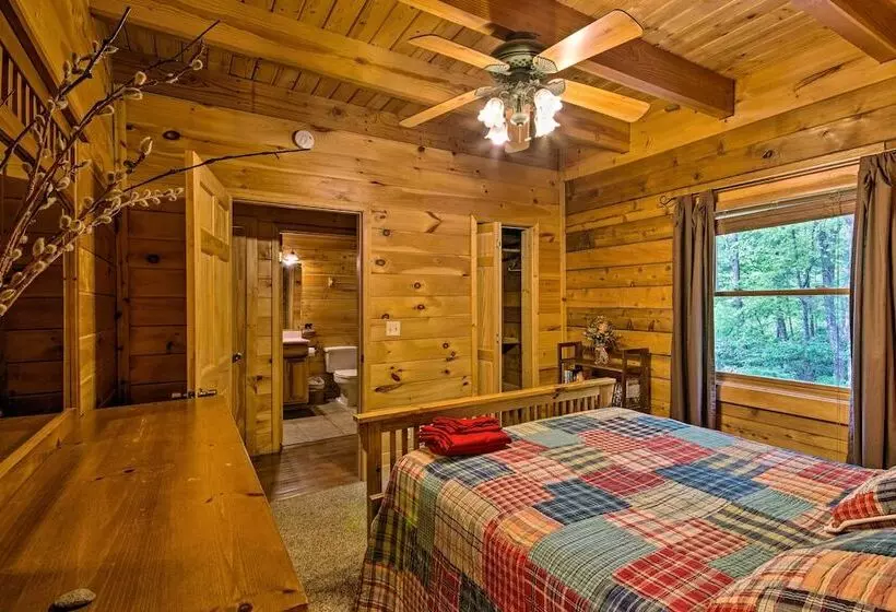 Cabin On 22 Acres W/ Patio   3 Mi To Blowing Rock!