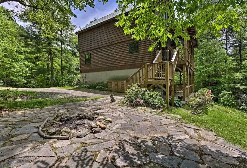 Cabin On 22 Acres W/ Patio   3 Mi To Blowing Rock!