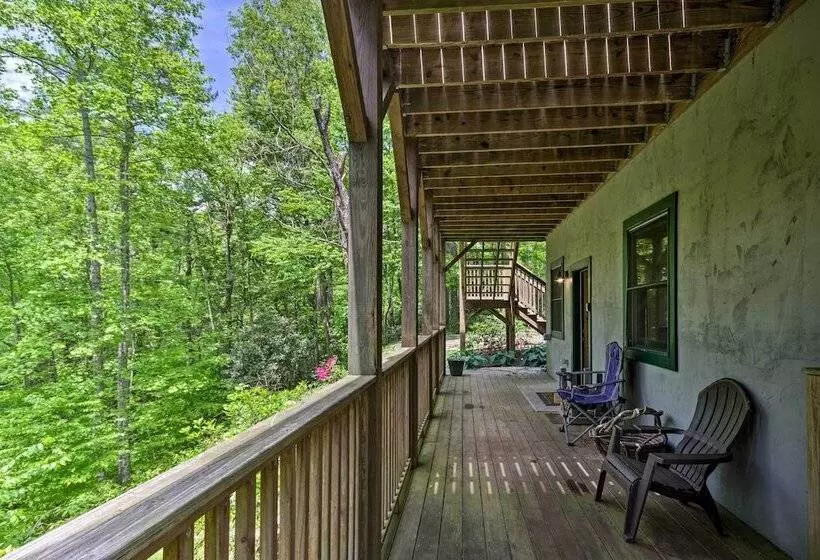 Cabin On 22 Acres W/ Patio   3 Mi To Blowing Rock!