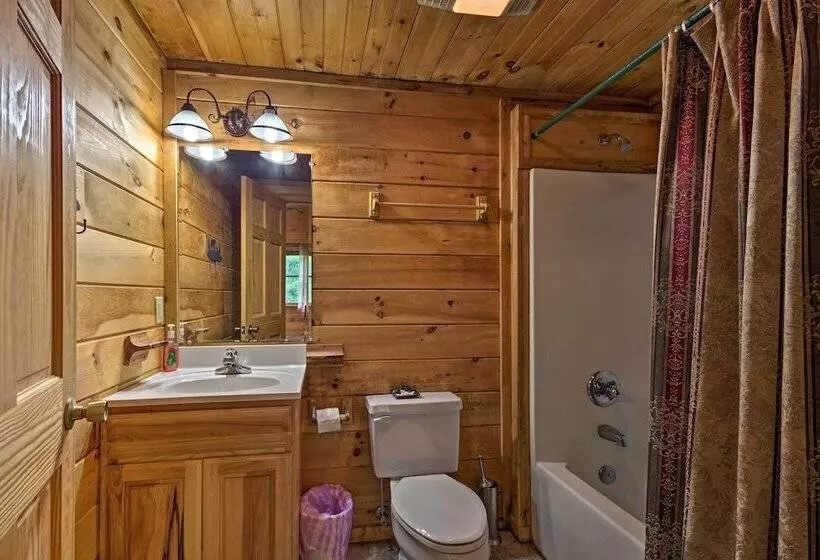 Cabin On 22 Acres W/ Patio   3 Mi To Blowing Rock!