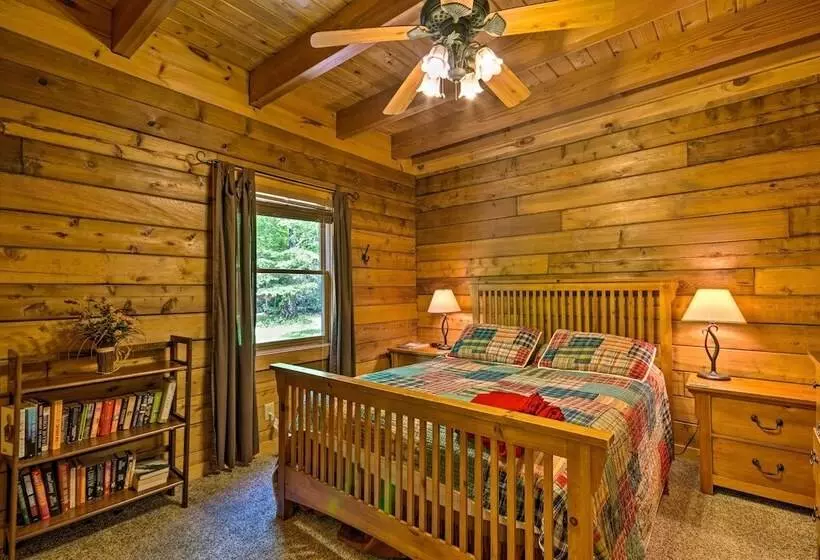 Cabin On 22 Acres W/ Patio   3 Mi To Blowing Rock!