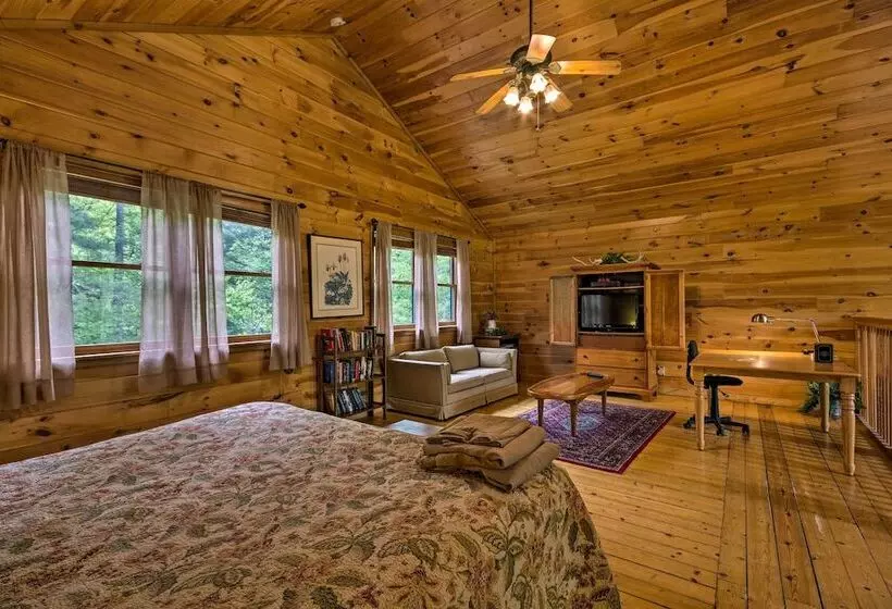 Cabin On 22 Acres W/ Patio   3 Mi To Blowing Rock!