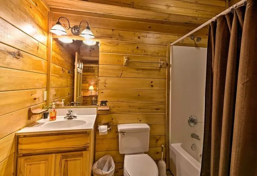 Cabin On 22 Acres W/ Patio   3 Mi To Blowing Rock!