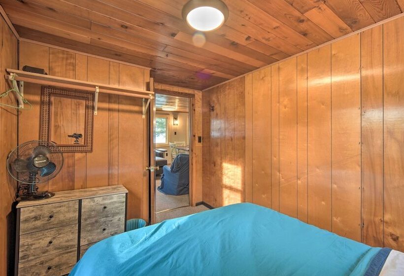 Cozy Cabin W/ Deck & Private Dock On Nelson Lake!