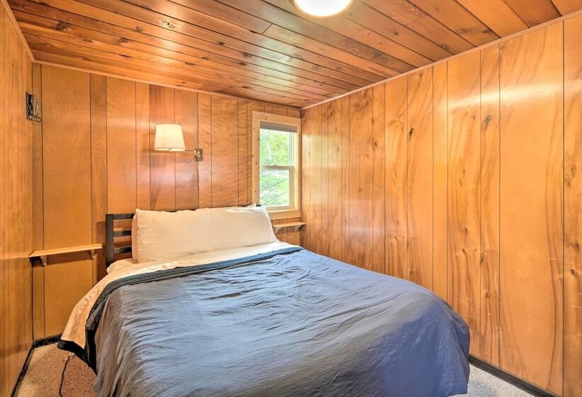 Cozy Cabin W/ Deck & Private Dock On Nelson Lake!
