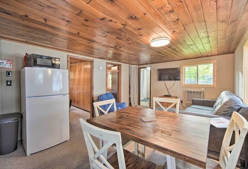 Cozy Cabin W/ Deck & Private Dock On Nelson Lake!