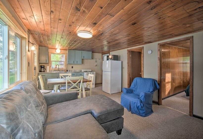 Cozy Cabin W/ Deck & Private Dock On Nelson Lake!