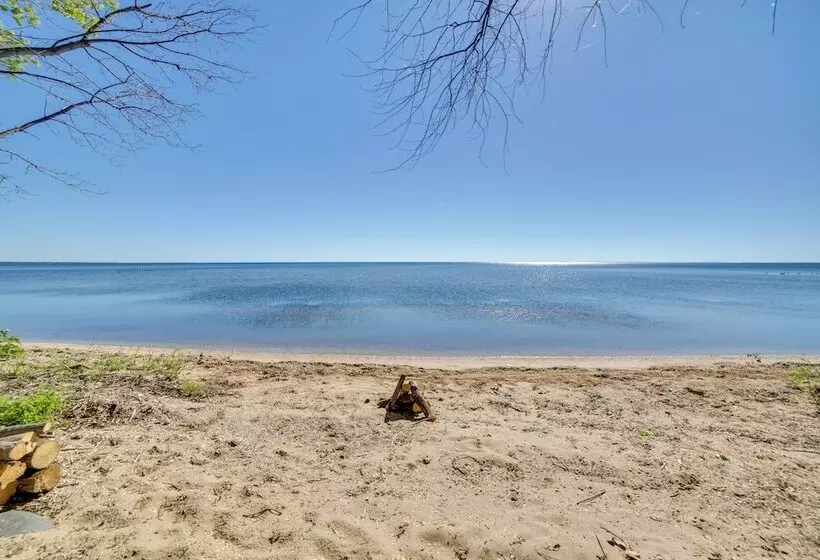 600  Of Green Bay Frontage & Dock: Cozy Cottage