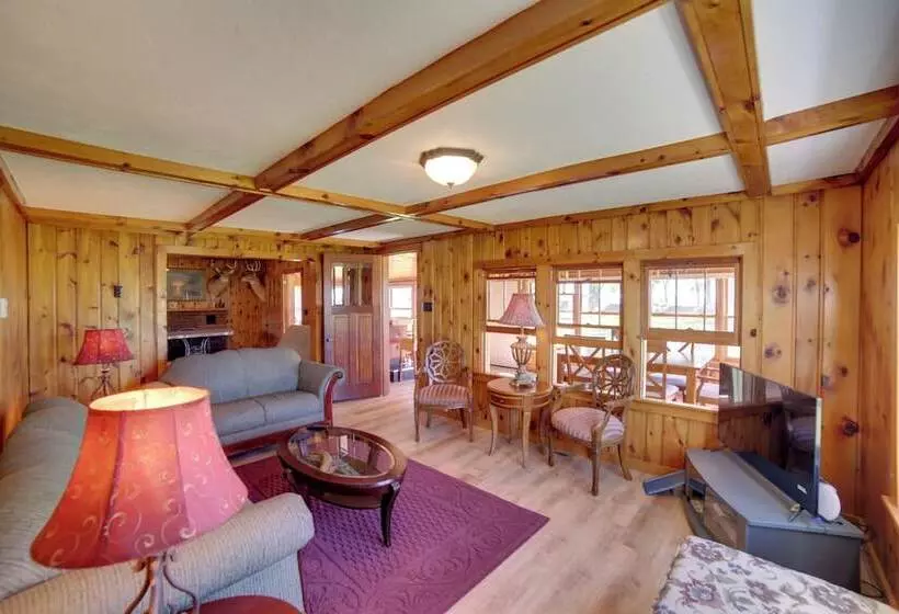 600  Of Green Bay Frontage & Dock: Cozy Cottage