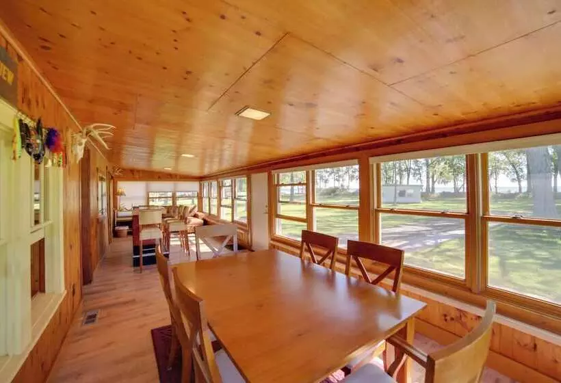 600  Of Green Bay Frontage & Dock: Cozy Cottage