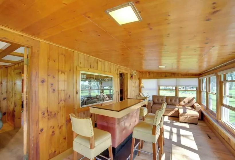 600  Of Green Bay Frontage & Dock: Cozy Cottage