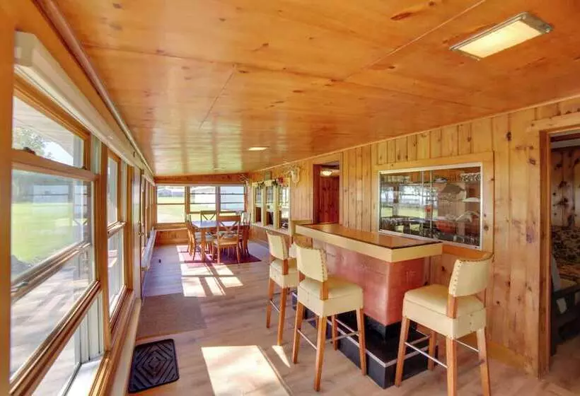 600  Of Green Bay Frontage & Dock: Cozy Cottage