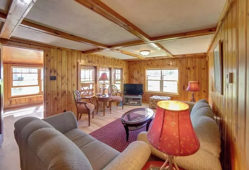 600  Of Green Bay Frontage & Dock: Cozy Cottage