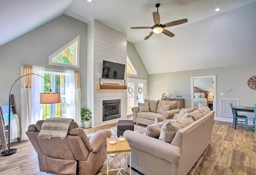 2 Mi To Golf Course + Fire Pit: Cozy Counce Cabin!