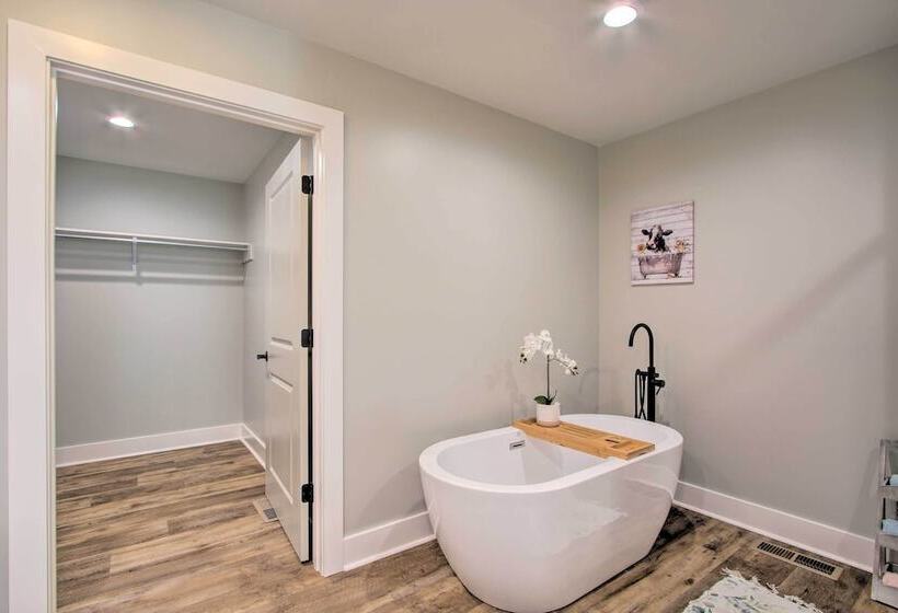 2 Mi To Golf Course + Fire Pit: Cozy Counce Cabin!