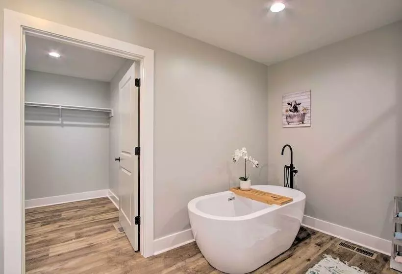 2 Mi To Golf Course + Fire Pit: Cozy Counce Cabin!