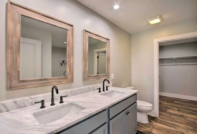 2 Mi To Golf Course + Fire Pit: Cozy Counce Cabin!