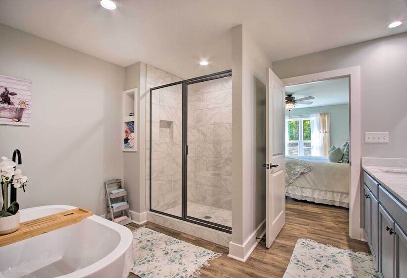 2 Mi To Golf Course + Fire Pit: Cozy Counce Cabin!