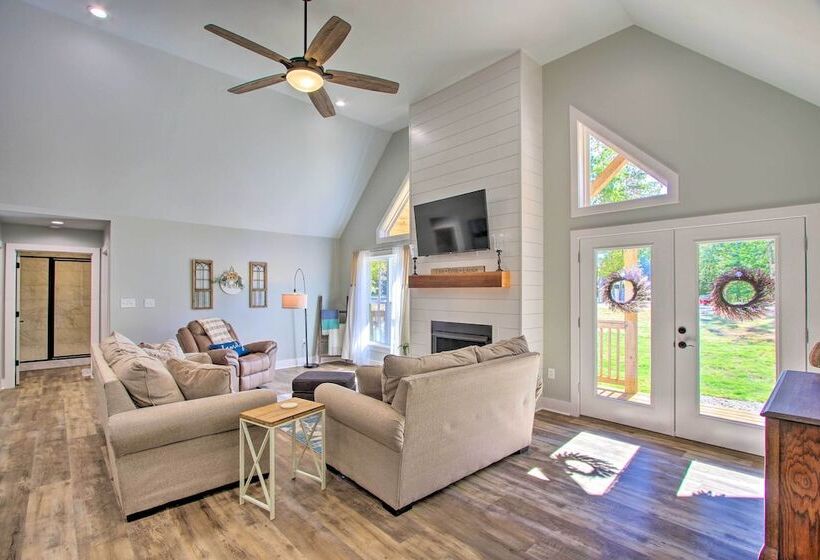 2 Mi To Golf Course + Fire Pit: Cozy Counce Cabin!