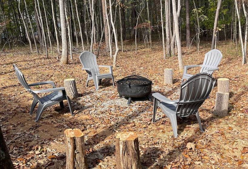 2 Mi To Golf Course + Fire Pit: Cozy Counce Cabin!