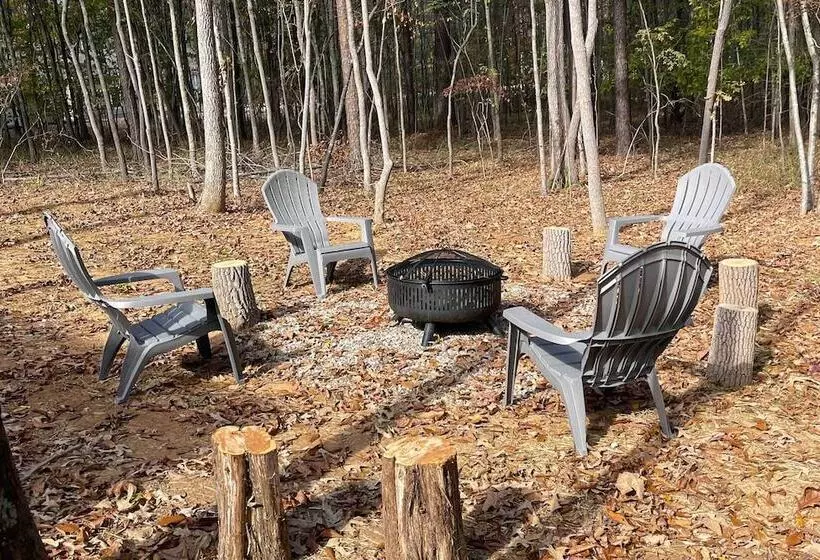 2 Mi To Golf Course + Fire Pit: Cozy Counce Cabin!