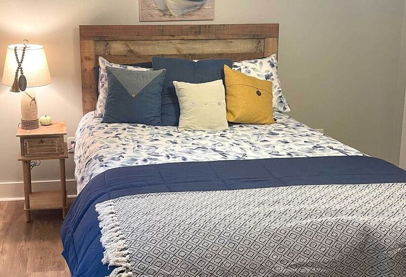 2 Mi To Golf Course + Fire Pit: Cozy Counce Cabin!