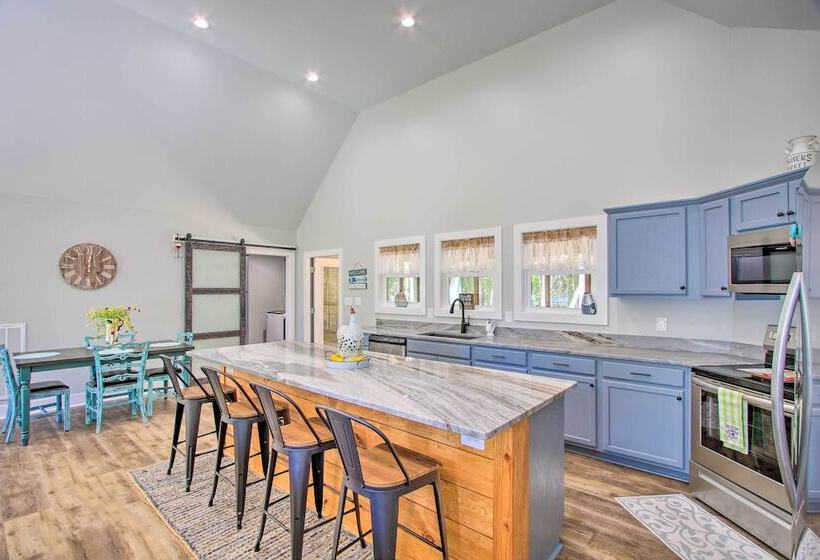 2 Mi To Golf Course + Fire Pit: Cozy Counce Cabin!