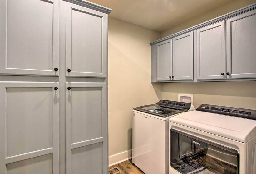 2 Mi To Golf Course + Fire Pit: Cozy Counce Cabin!