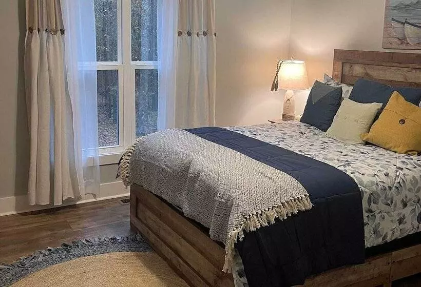 2 Mi To Golf Course + Fire Pit: Cozy Counce Cabin!