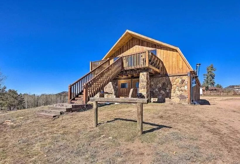 Cozy Cripple Creek Cabin W/ Mountain Views!
