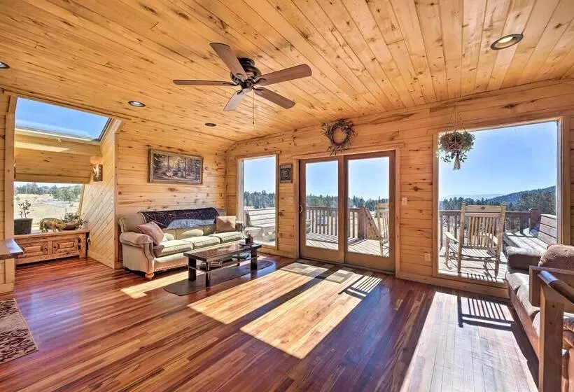 Cozy Cripple Creek Cabin W/ Mountain Views!