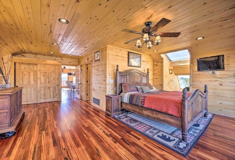 Cozy Cripple Creek Cabin W/ Mountain Views!